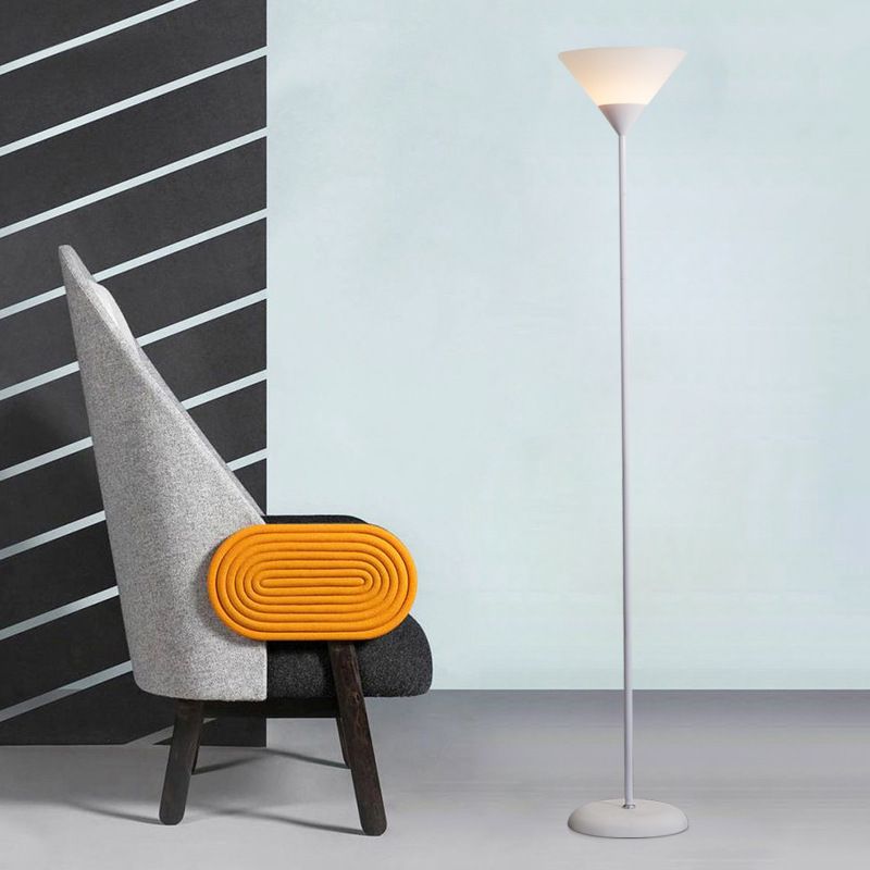 Minimalistyczna Lampa Podłogowa z Akrylowym Kloszem