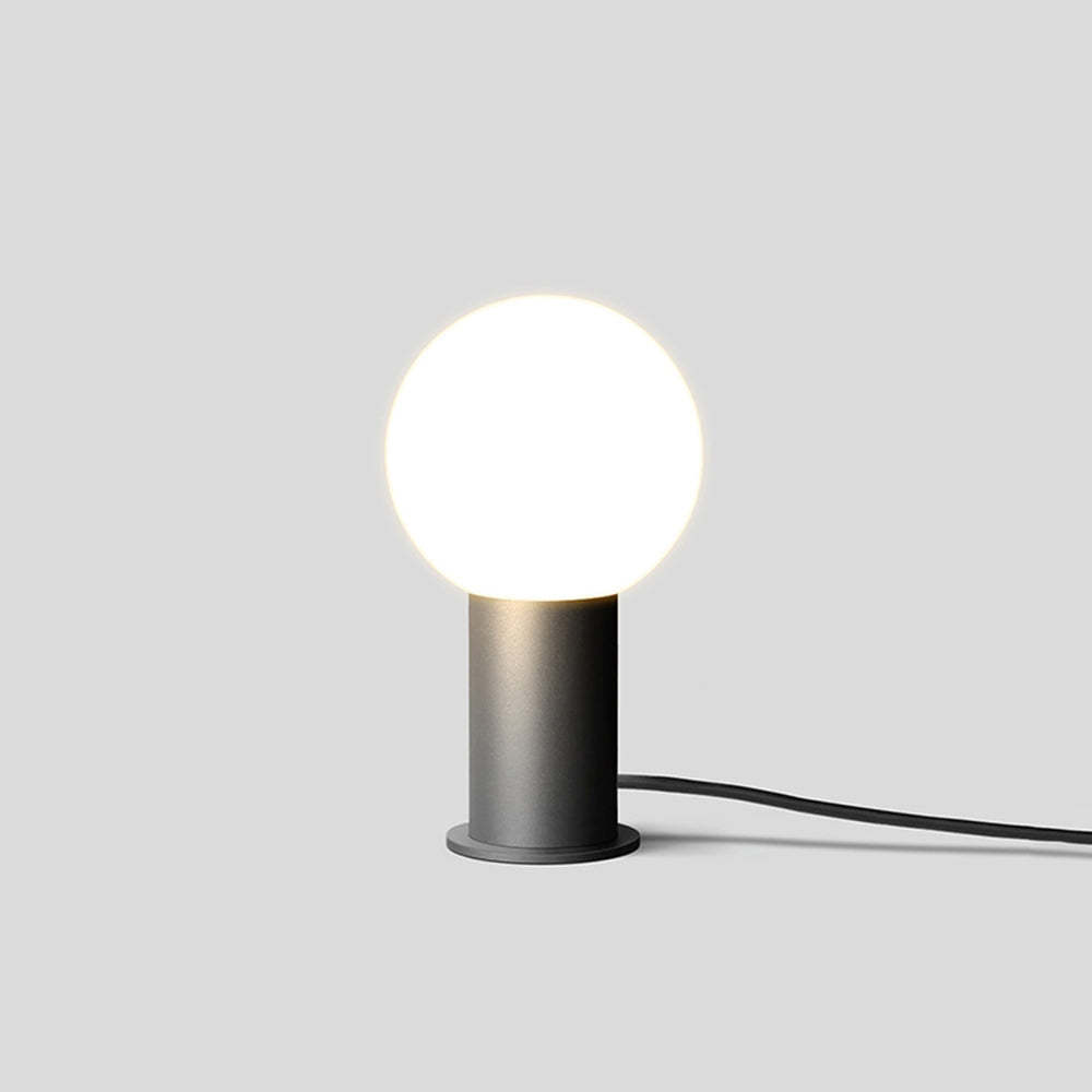 Nowoczesna Zewnętrzna Lampa LED ze Smukłej Metalowej Konstrukcji do Oświetlenia Ścieżek