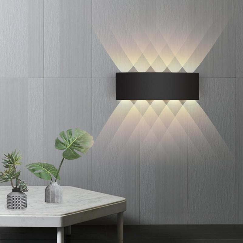 Nowoczesny Kinkiet Zewnętrzny LED z Aluminium o Unikalnym Rozkładzie Światła