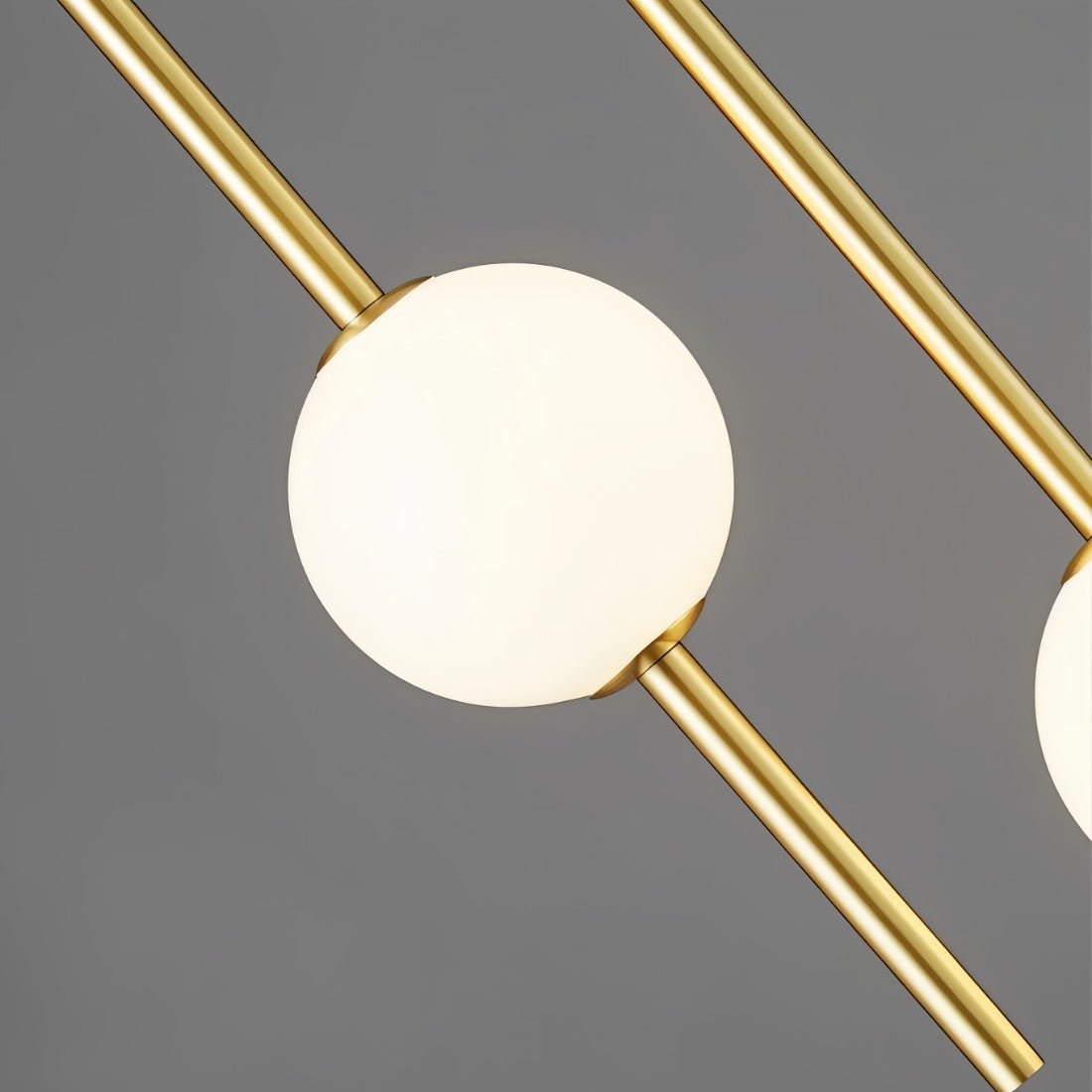 Nordic Glow | Lampa wisząca z akrylową kulą i regulowaną wysokością zawieszenia