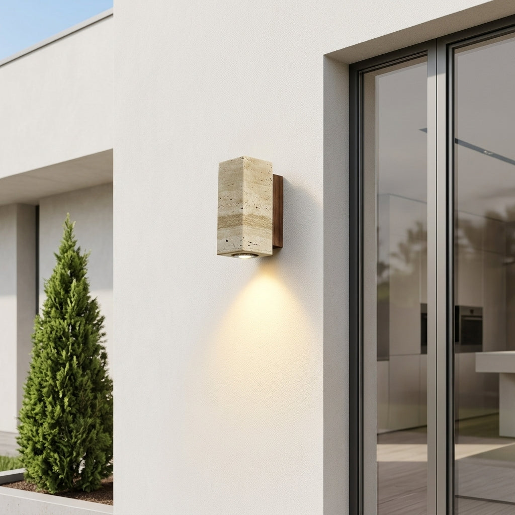 Natural Elegance | Lampa Ścienna z Naturalnego Trawertynu i Drewnianym Uchwytem
