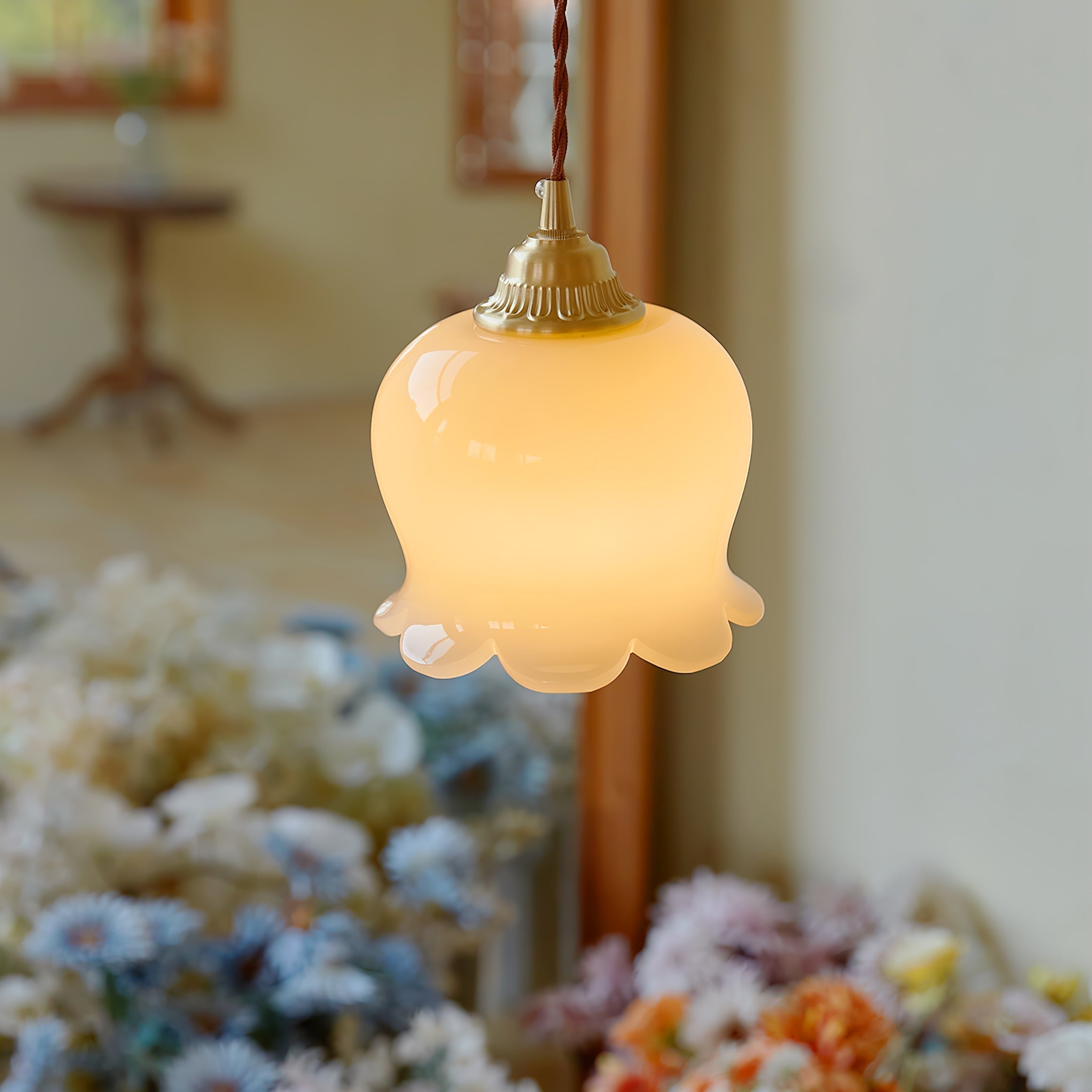 Nature's Glow | Przytulna, elegancka lampa wisząca z motywem kwiatowym do nowoczesnych wnętrz