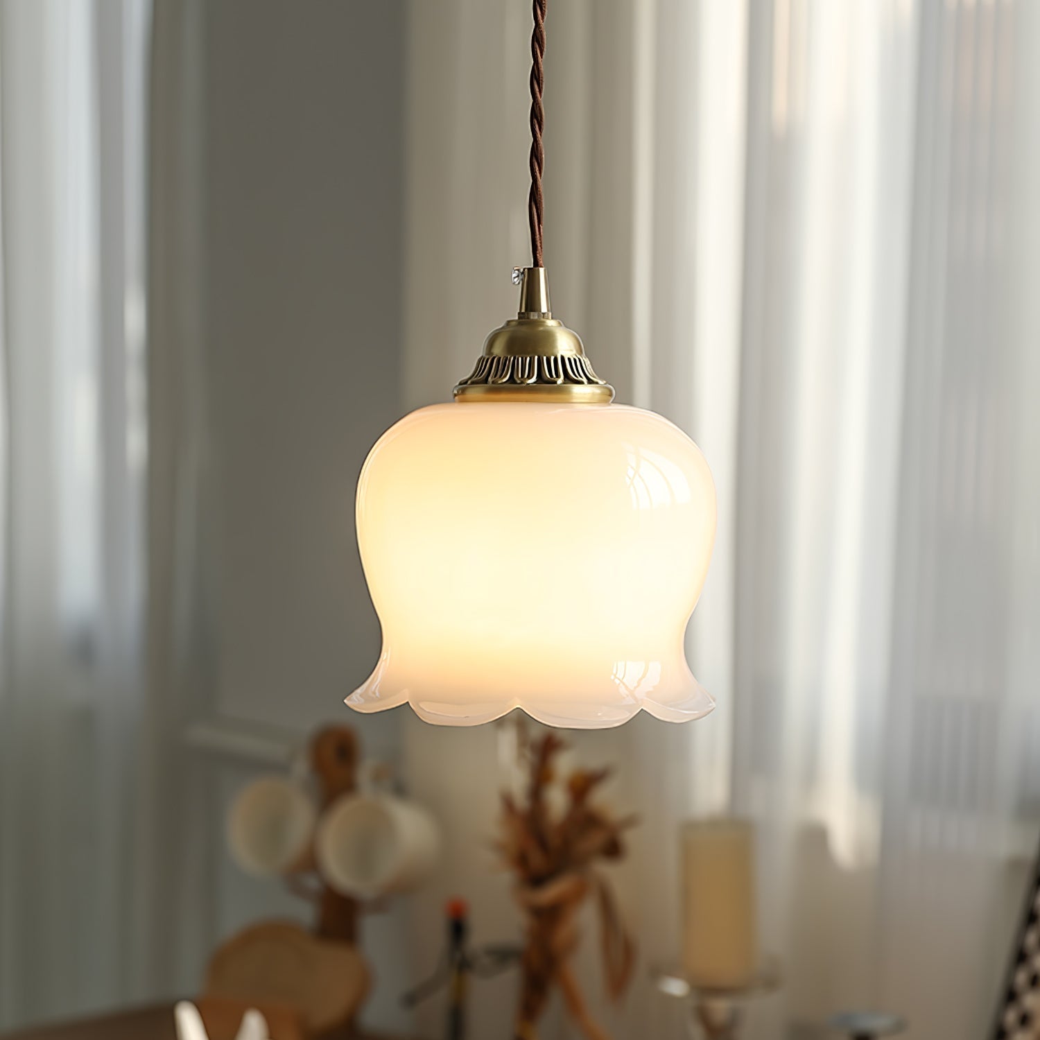 Nature's Glow | Przytulna, elegancka lampa wisząca z motywem kwiatowym do nowoczesnych wnętrz