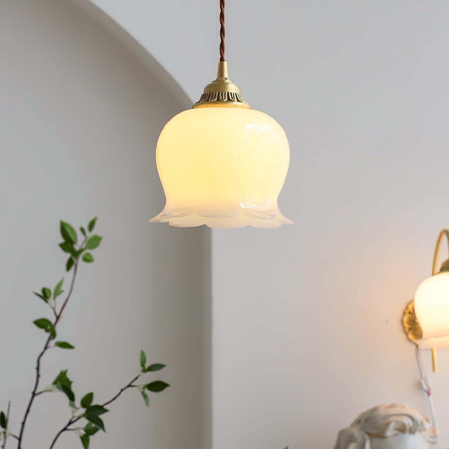 Nature's Glow | Przytulna, elegancka lampa wisząca z motywem kwiatowym do nowoczesnych wnętrz