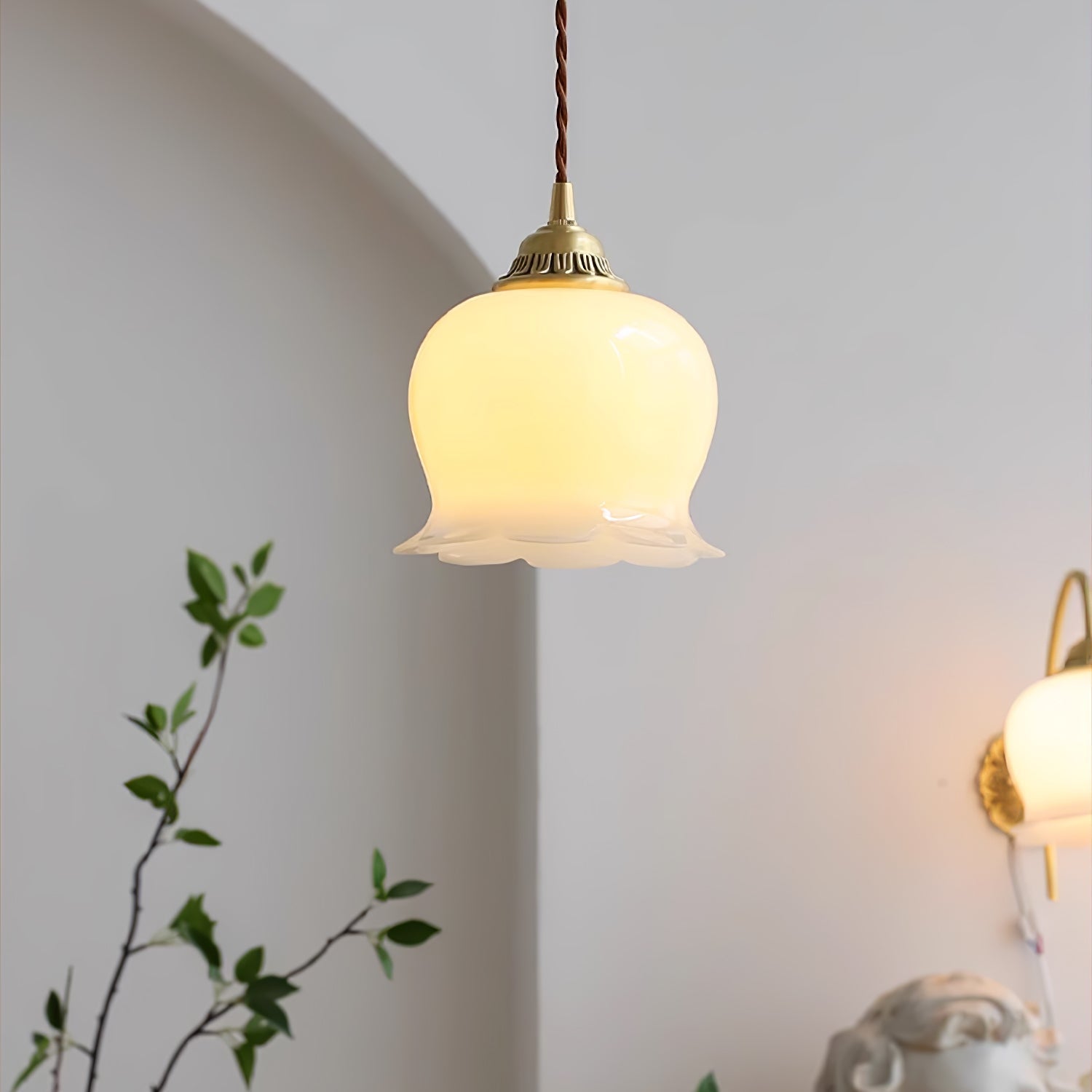 Nature's Glow | Przytulna, elegancka lampa wisząca z motywem kwiatowym do nowoczesnych wnętrz