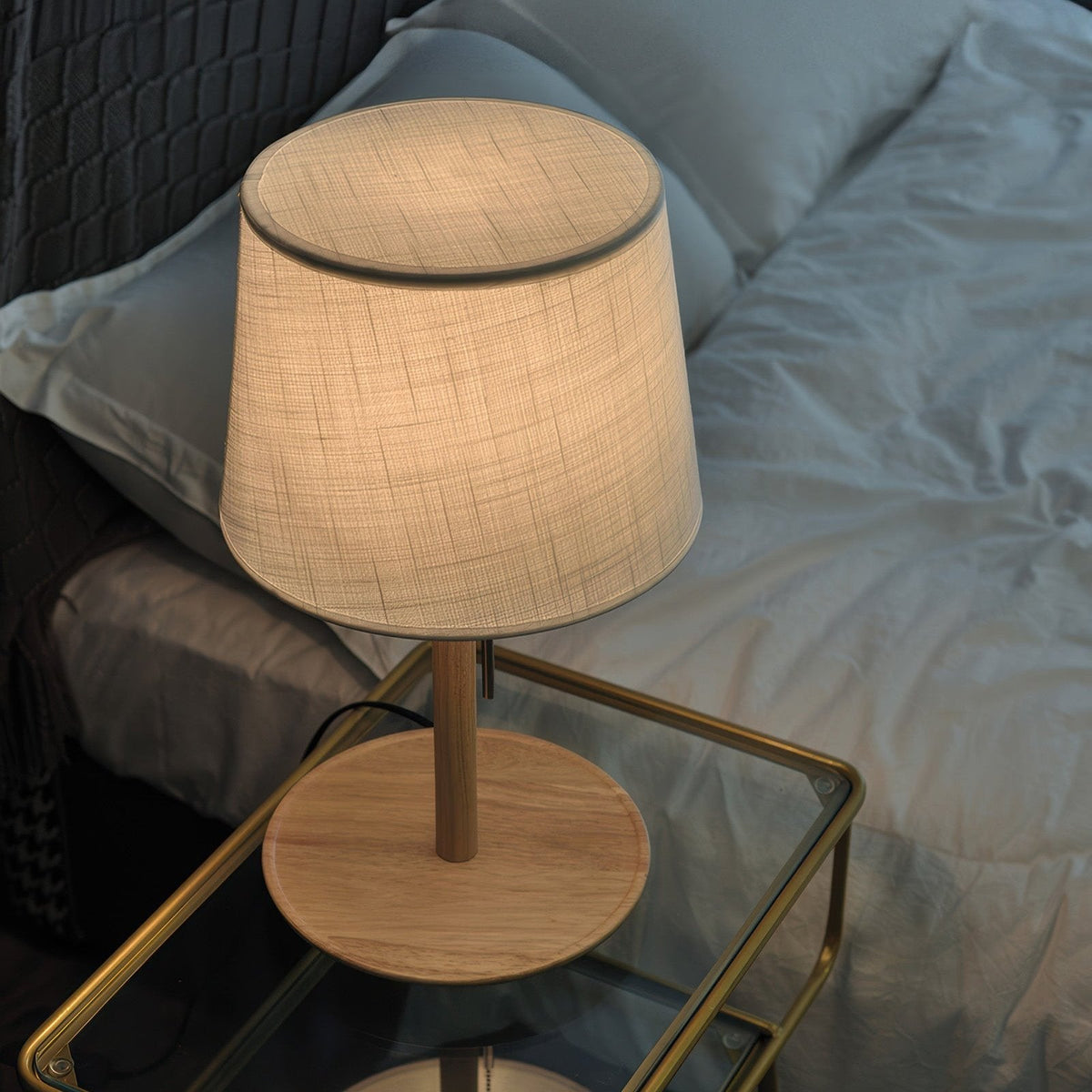 Nordic Walnut | Lampa Podłogowa z Eleganckim Kloszem Tekstylnym