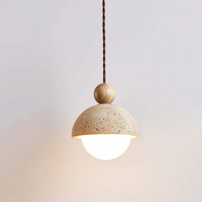 Palermo | Lampa wisząca z ręcznie wykonanym trawertynowym kloszem i szklaną kulą | Eleganckie oświetlenie do nowoczesnych wnętrz