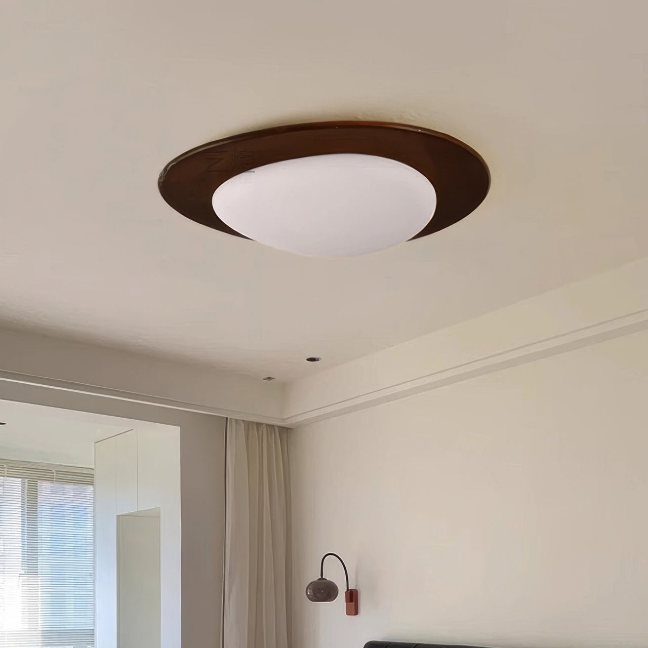 PebbleGlow | Elegancka lampa sufitowa typu flush mount z naturalnym wykończeniem imitującym usłojenie drewna