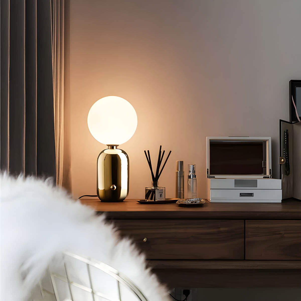 RAISO | Elegancka lampa stołowa o ponadczasowym designie i luksusowym wykończeniu | Idealna do stylowych wnętrz