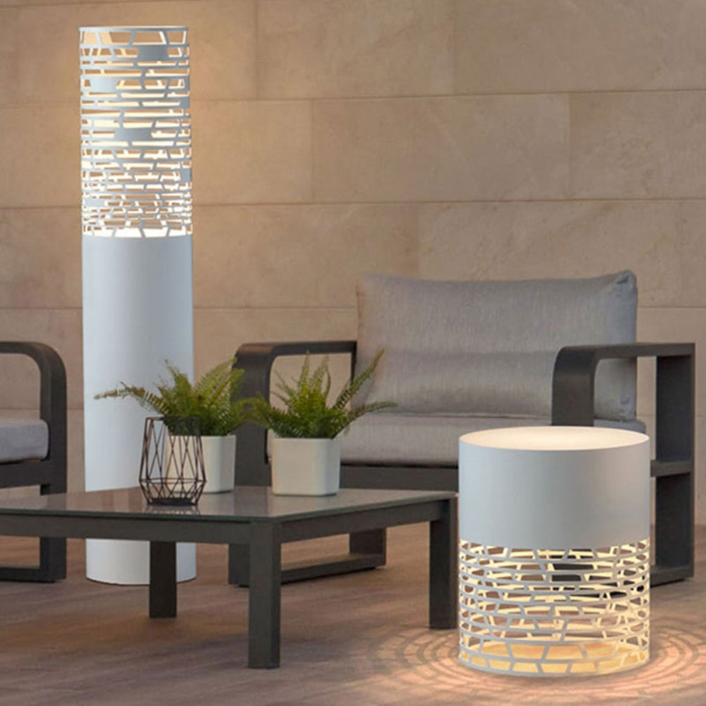 Biała Cylindryczna Lampa Ogrodowa z Metalu i Akrylu