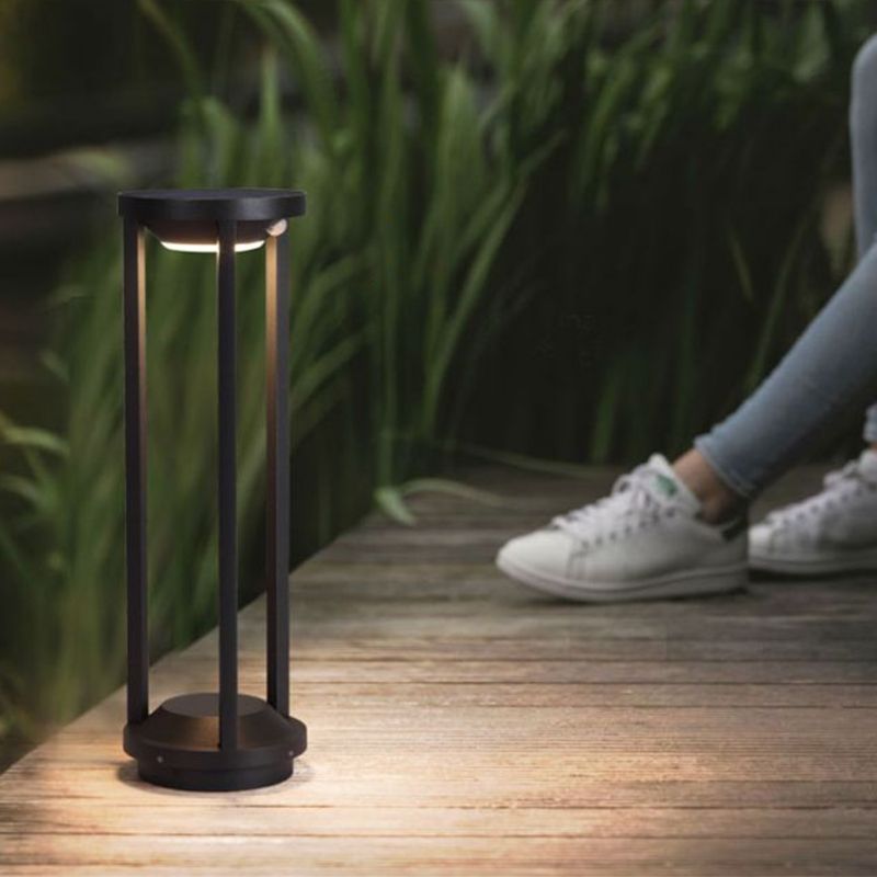 Solarna Lampa Słupkowa z Czujnikiem Ruchu