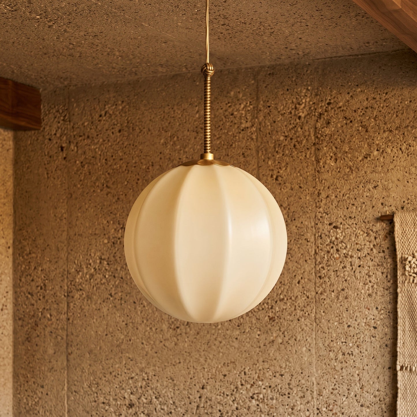 Lampa wisząca z ryflowanego szkła | Design w kształcie dzwonu z regulowaną wysokością | Nowoczesne oświetlenie do kuchni zapewniające skoncentrowane światło