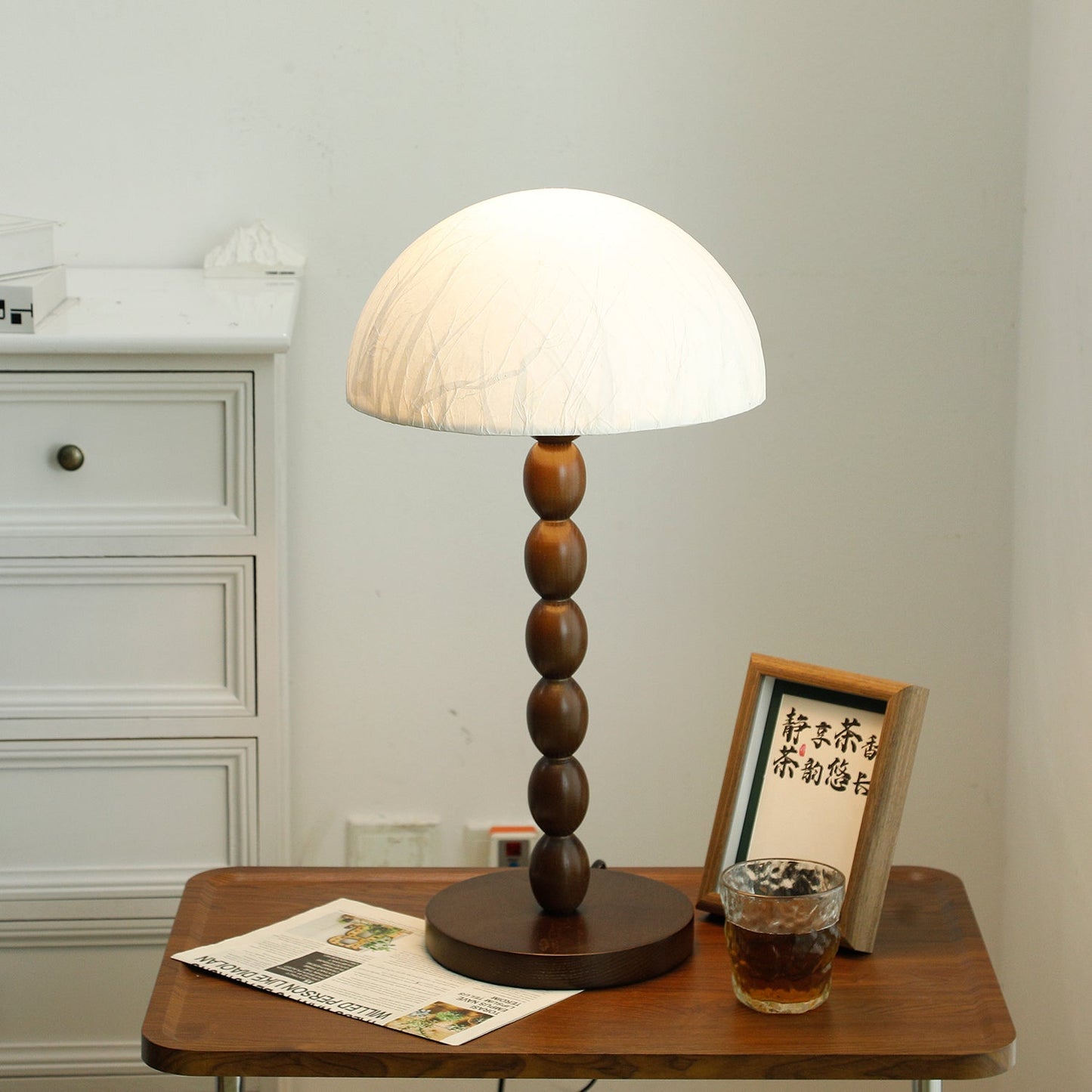 Satori | Lampa stołowa z papierowym kloszem i drewnianą podstawą | Eleganckie oświetlenie do sypialni dla przytulnych wnętrz