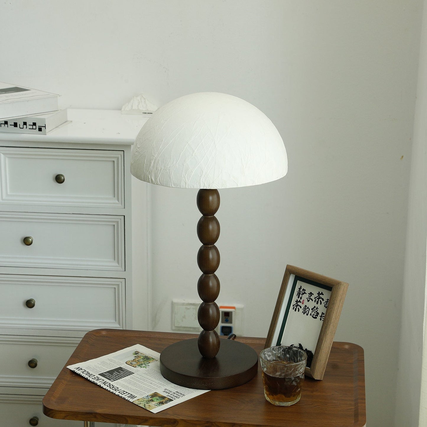 Satori | Lampa stołowa z papierowym kloszem i drewnianą podstawą | Eleganckie oświetlenie do sypialni dla przytulnych wnętrz