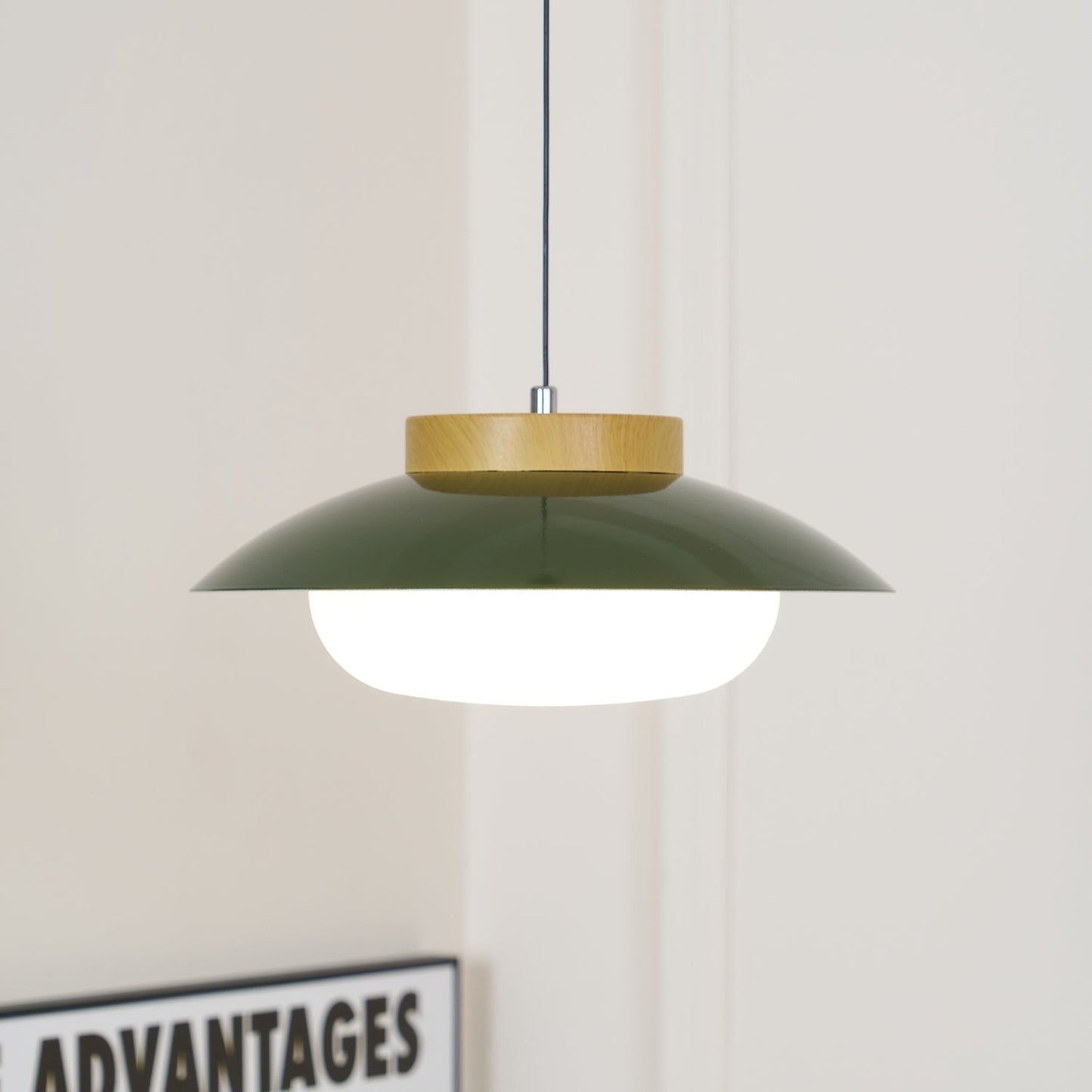 Kolekcja Sima | Lampa wisząca z regulowaną wysokością i kloszem w kształcie spodka | Nowoczesny design do wyspy kuchennej