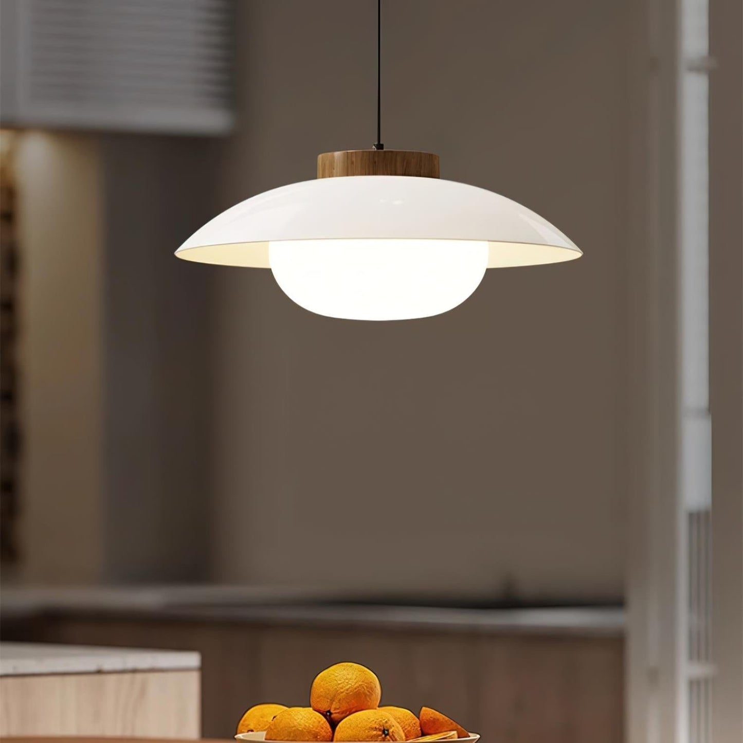 Kolekcja Sima | Lampa wisząca z regulowaną wysokością i kloszem w kształcie spodka | Nowoczesny design do wyspy kuchennej