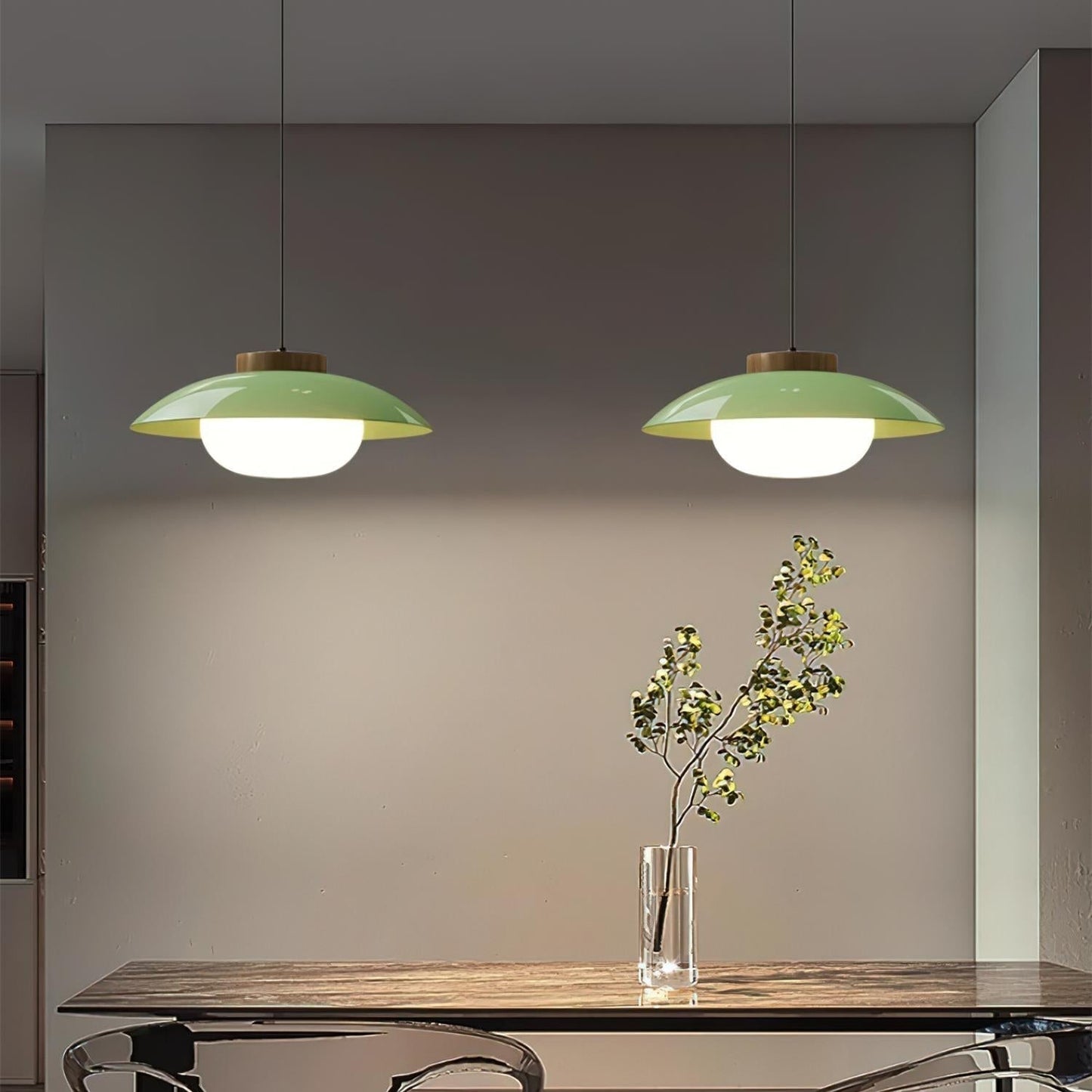 Kolekcja Sima | Lampa wisząca z regulowaną wysokością i kloszem w kształcie spodka | Nowoczesny design do wyspy kuchennej