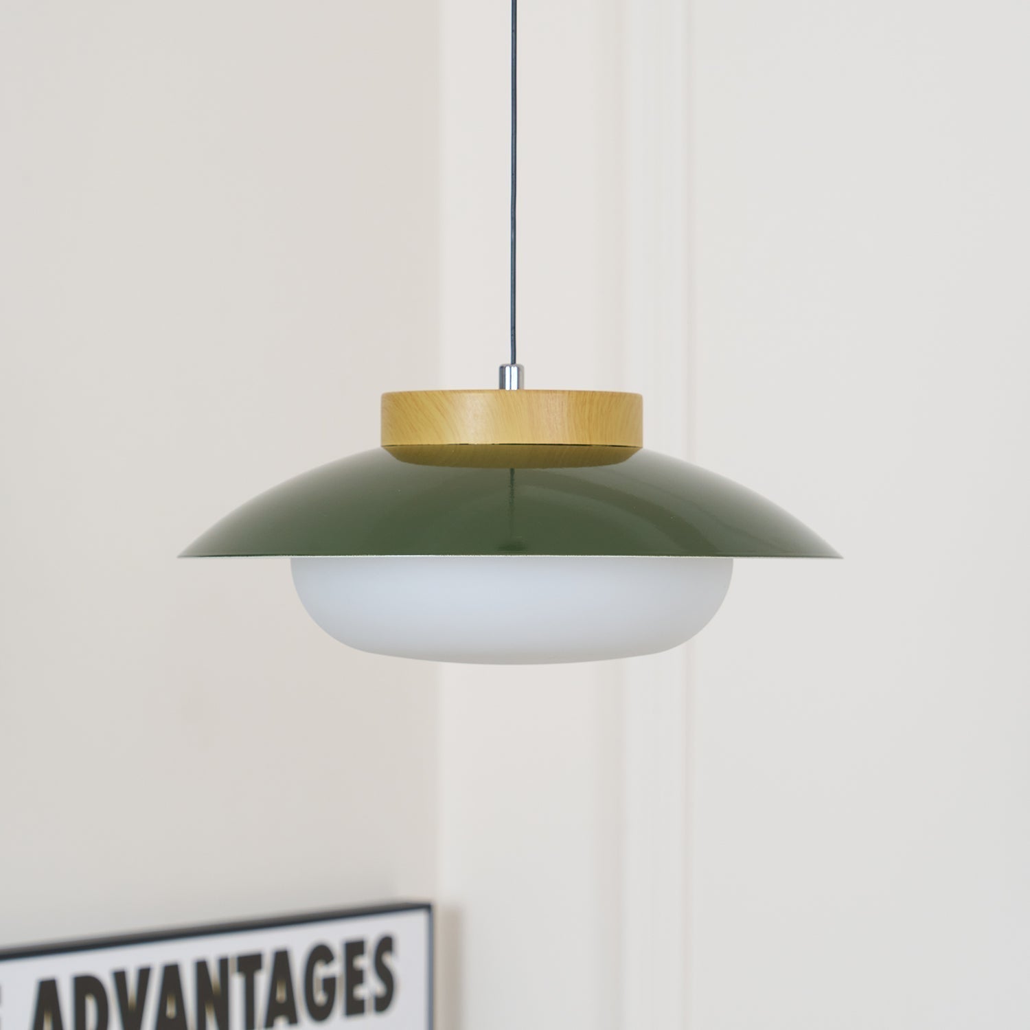 Kolekcja Sima | Lampa wisząca z regulowaną wysokością i kloszem w kształcie spodka | Nowoczesny design do wyspy kuchennej