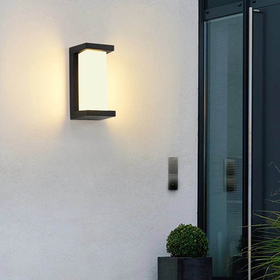 Inteligentne Oświetlenie | Lampa Ścienna z Czujnikiem Ruchu i Technologią LED