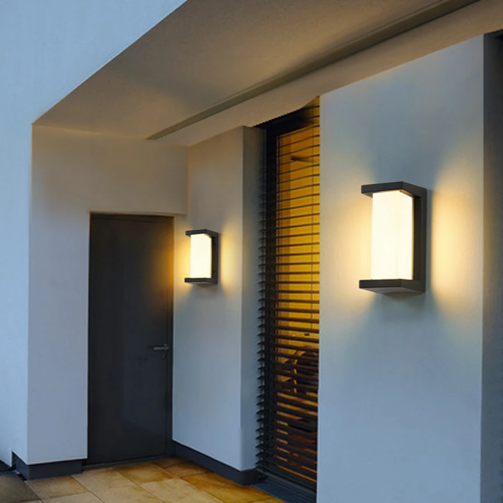 Inteligentne Oświetlenie | Lampa Ścienna z Czujnikiem Ruchu i Technologią LED