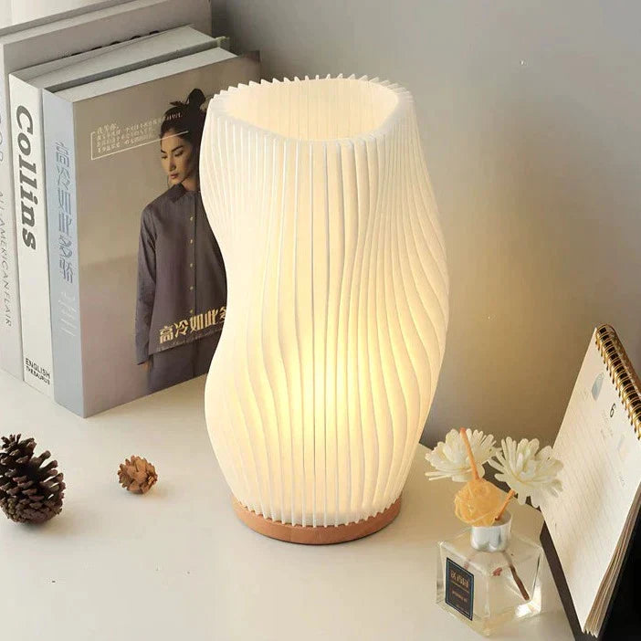 Wavecrest | Ściemnialna lampa stołowa o eleganckim designie | Zasilanie USB dla stylowej atmosfery