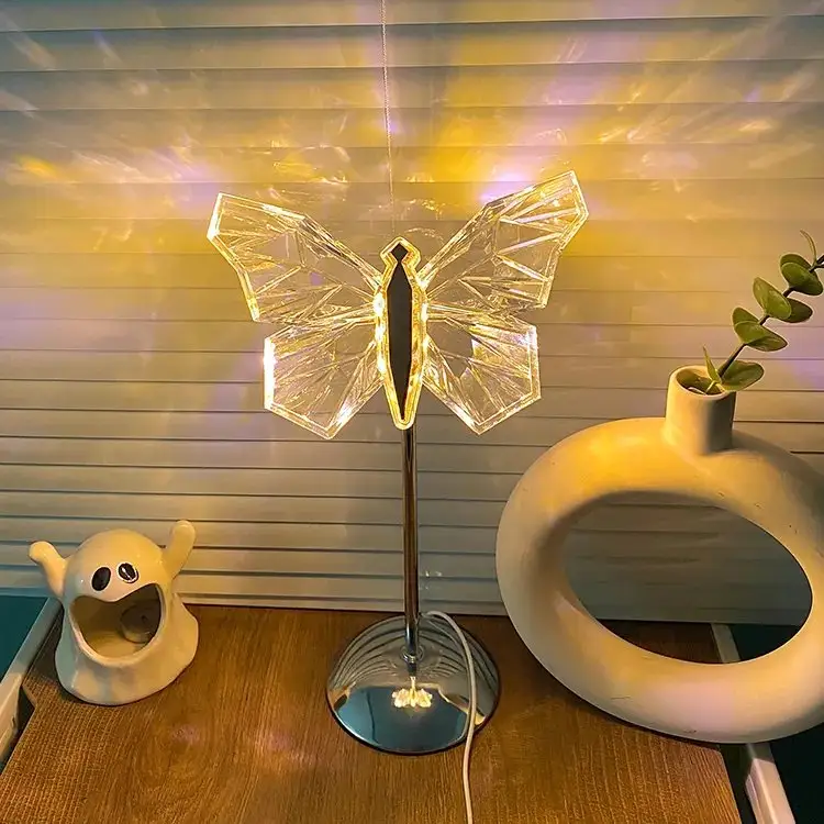 Fantazyjna lampa stołowa Butterfly z delikatnym światłem LED | Eleganckie oświetlenie do sypialni dla bajkowego wystroju